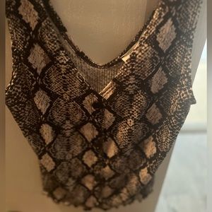 Snakeprint cropped tank